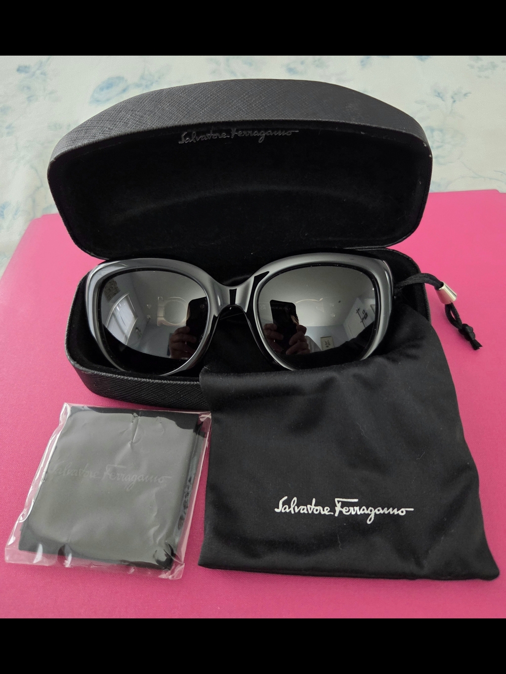 Salvatore Ferragamo Black Oversized Sunglasses Full Set Excellent Condition